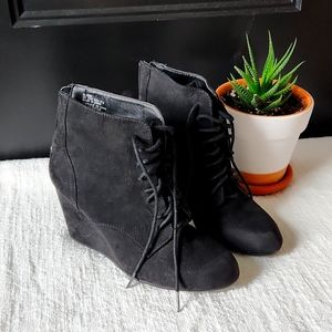Suede black wedge boots